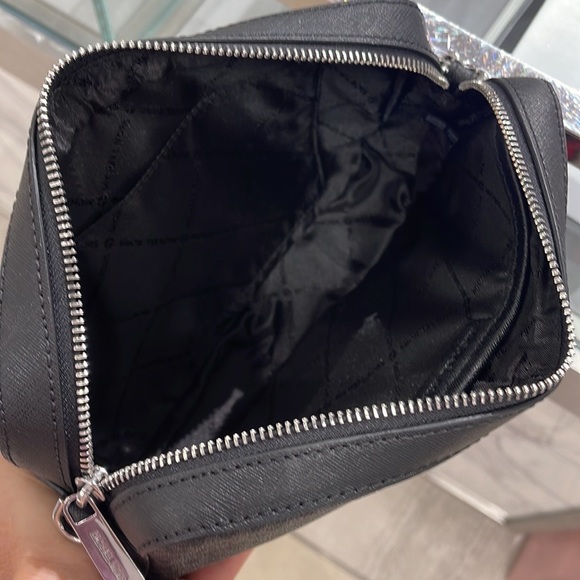 Michael Kors Jet Set Item Large East West Zip Crossbody Black Signature - Picture 7 of 17